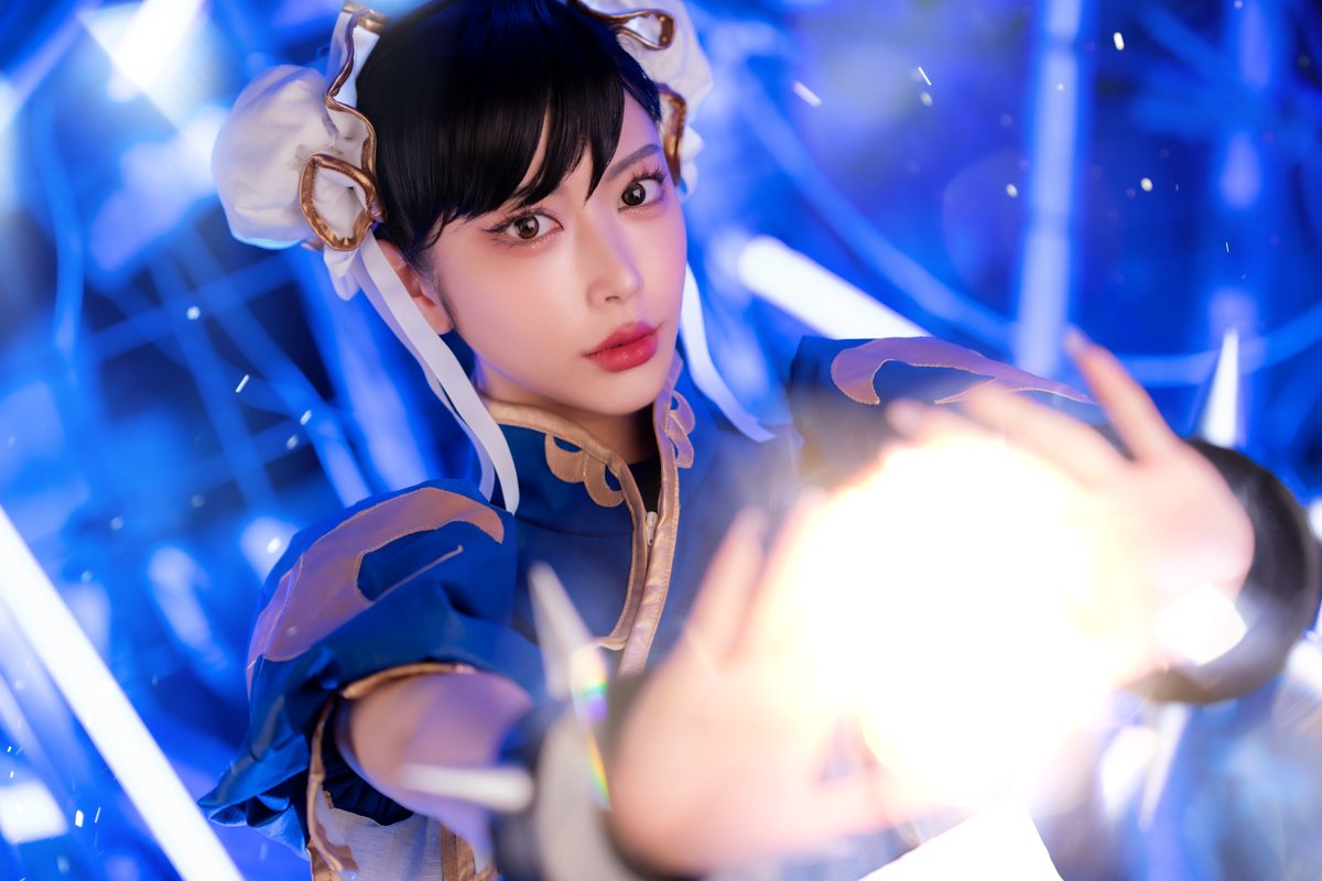 春麗コスプレ（気功拳ポーズ）