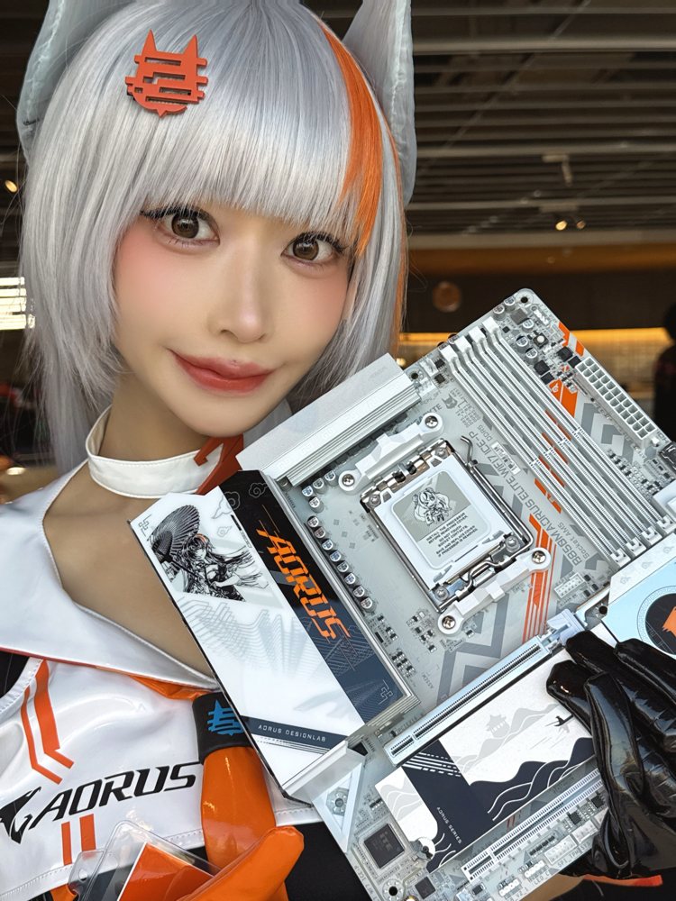 GIGABYTEイメージキャラクター 神鷹凛